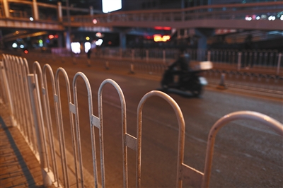 陜西一孕婦頸部卡防護(hù)欄后身亡