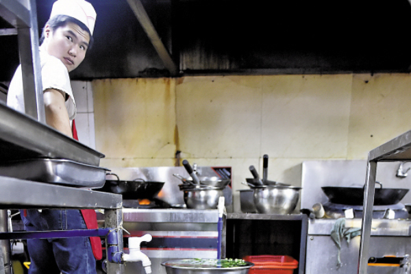 餓了么平臺(tái)黑作坊生意不減：一天最多賣出20單