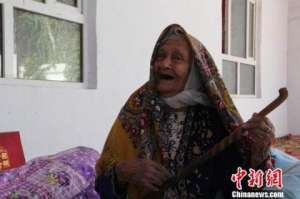 新疆130歲高齡老人經檢查沒有“三高”最愛玉米馕
