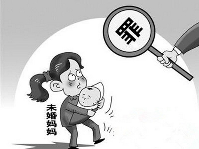 2分鐘生完娃離開 男嬰光著身子躺在地板上還有大片血跡