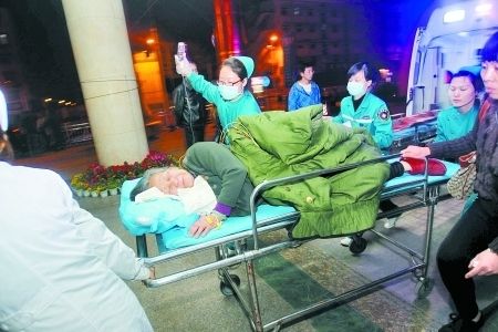 鏡頭記錄：醫(yī)者仁心24小時 看看醫(yī)生有多累