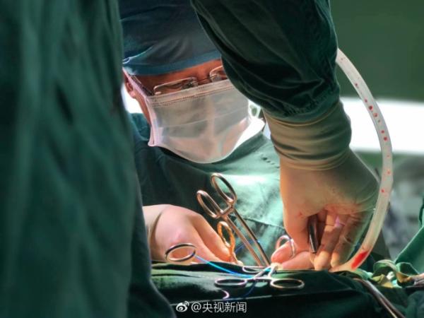 醫生仁心!全國人大代表在京為患者緊急手術