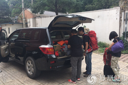 中國紅基會啟動天使之旅—內(nèi)蒙抗旱行動 支援5千個賑濟家庭箱