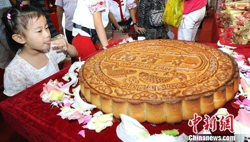“五仁滾出月餅界”走紅 網友：寧愿吃腰子餡