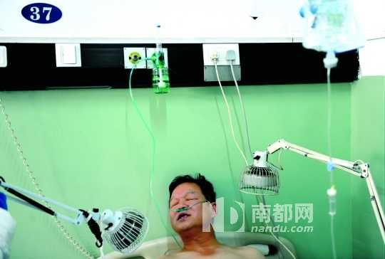 2009年，方渤在醫院做烤燈治療，如今仍在繼續。C FP圖