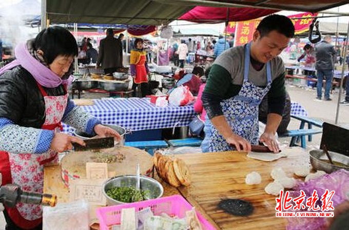 老師辭職賣肉夾饃 月收入近萬元令人羨慕比當教師翻一番