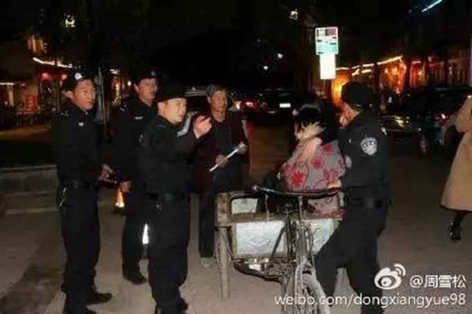 警察在街上到處“溜達(dá)”有什么用？ 官方回應(yīng)與網(wǎng)友評論交相輝映