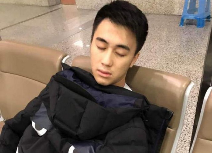 賭王兒子坐經濟艙 網友為何高呼超尷尬超級勢利眼？