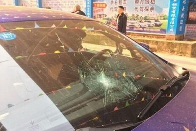 母親怒砸瑪莎拉蒂 造成28500元車損背后有故事？