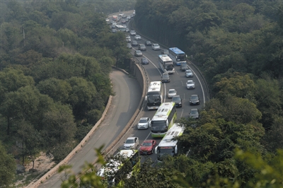 今日7時高速迎出京高峰 車流量比昨日有所緩解
