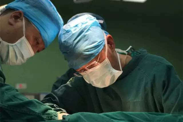 “在京為患者做手術(shù)”人大代表：建議加快腦死亡立法