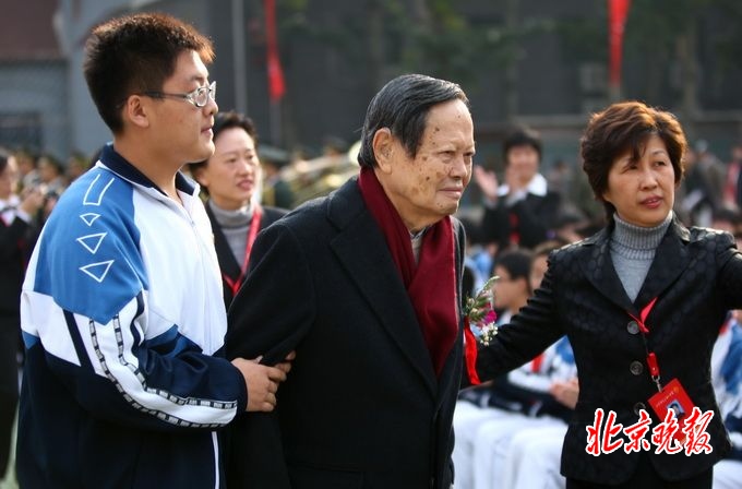 楊振寧姚期智放棄外國國籍 轉為中科院院士