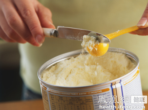 上海破獲假冒雅培乳粉案 1.7萬余罐假冒乳粉流向7省