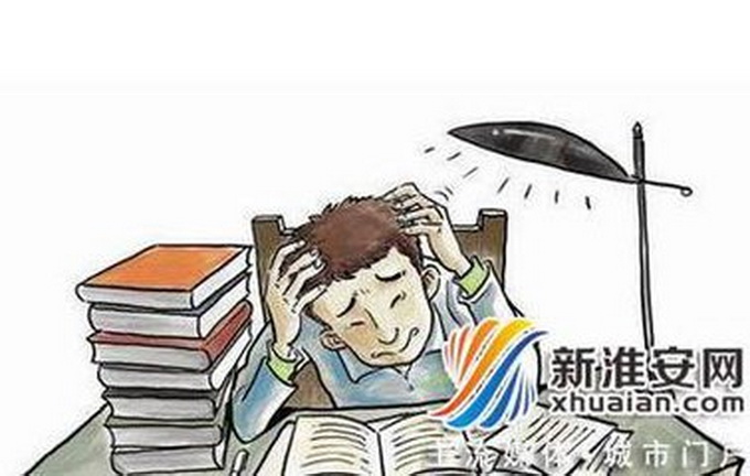作業未完成想自殺 跳湖不成隨后又欲跳樓民警將其救起