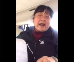 女游客遭導(dǎo)游暴打 游玩時(shí)拒絕下車購物遭打臉