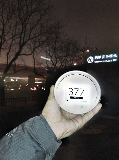 記者體驗(yàn)：霧霾天公共場(chǎng)所室內(nèi)PM2.5接近室外