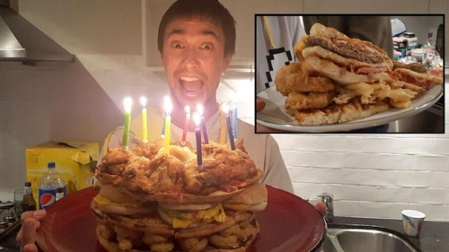 炸雞漢堡披薩！澳男子自制超級垃圾食品蛋糕（圖）