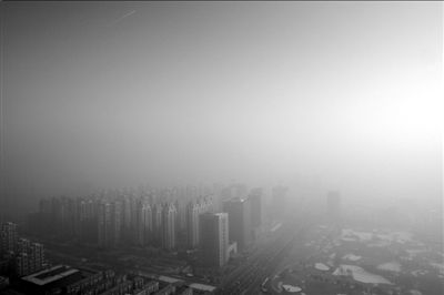 2013年伊始，霧霾賴在河北上空不走，石家莊連續(xù)14天出現(xiàn)霧霾天氣。