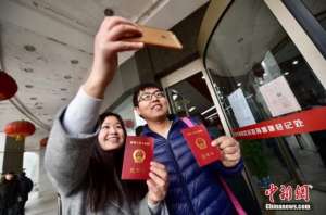 情人節現領證高峰 不虐狗只祝福：愿天下有情人終成眷屬