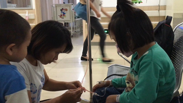 五歲地貧女孩靠輸血治療 父母稱再苦也要救孩子