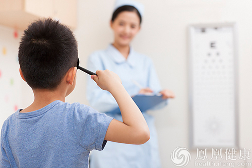 中國視覺白皮書發布 5歲以上人群每3人中1人近視