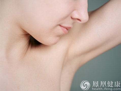 48歲大媽莫名長4個“副乳房” 醫生：返祖現象
