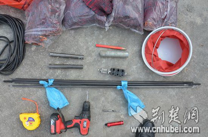 -摸金校尉-盯上明王妃墓 攜帶的工具很特殊含糊其辭被抓