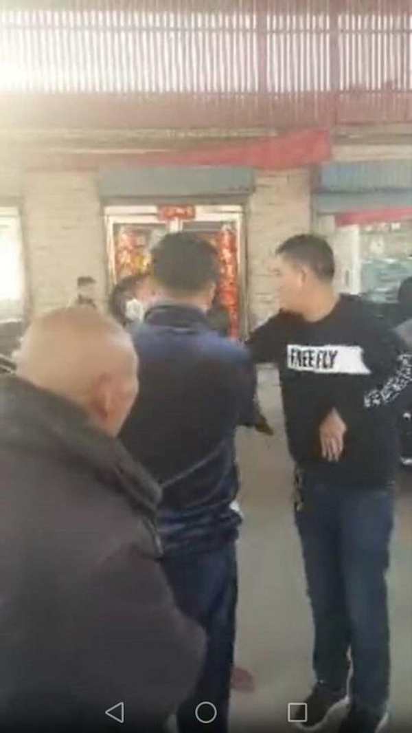 警官酒后滋事被撤 有句話說的沒錯:酒是穿腸的毒藥能不喝就不喝