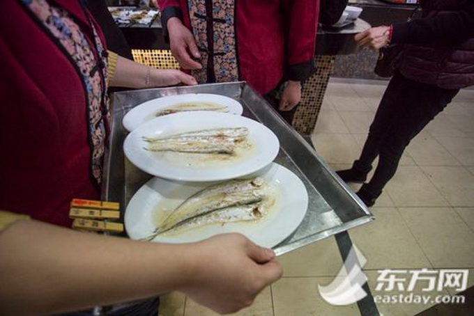 長江將推全面禁捕 上海不少食客抓緊品刀魚