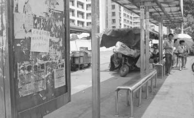 大學校園被性病廣告包圍 學生大呼惡心至極(圖)