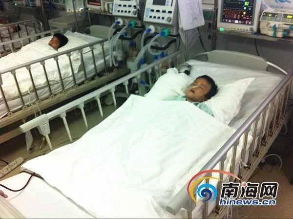 　　兩名中毒的孩子已經(jīng)恢復(fù)意識(南海網(wǎng)記者陳望攝)