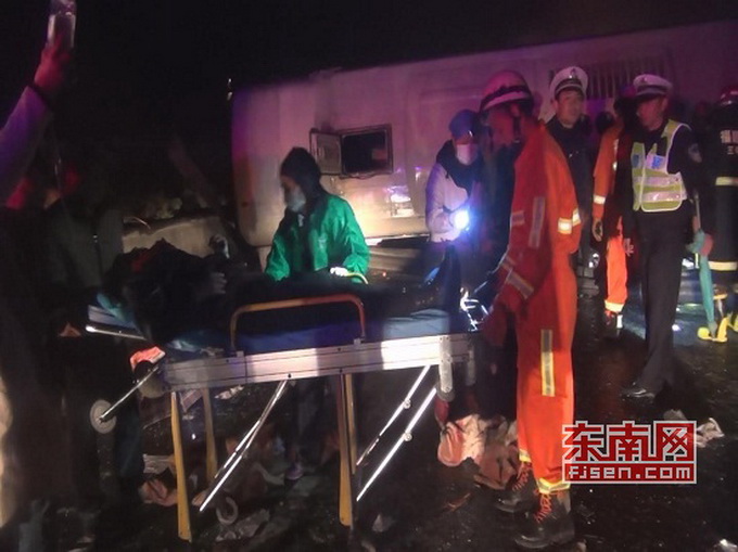福銀高速翻車事故 一名男性乘客和一名女性乘客不幸遇難