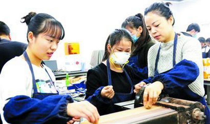 女老師自學木工 多數人工作三個月后月薪將達五六千元