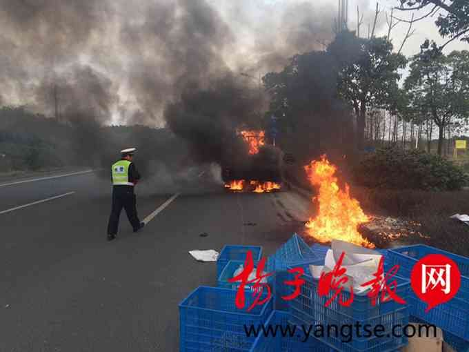 輔警3進火場滅火 網友：雖然你沒有了帥氣，但你是最可愛的！