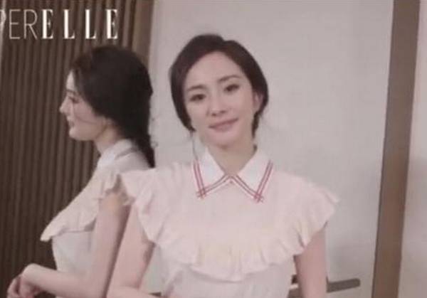 被鏡子出賣了？楊冪下巴那坨肉看起來很奇怪