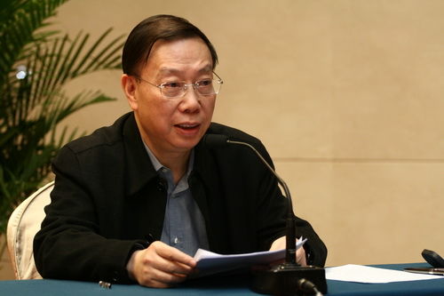黃潔夫談醫生短缺：七成肺移植手術靠一個醫生做