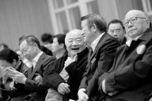 北大教授錢理群賣房入住養老院 房費每月2萬元