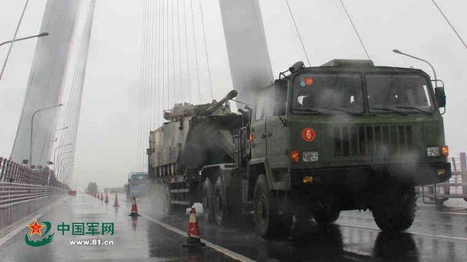 火箭軍演練遭加塞 “不速之客”強闖車隊現象難以杜絕