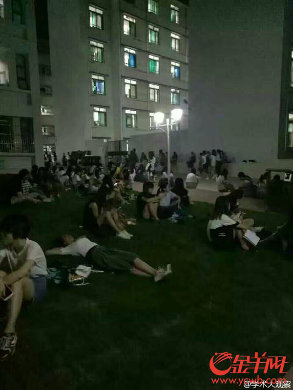 多數學生集體露宿校園