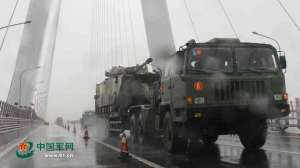 火箭軍演練遭加塞 “不速之客”強闖車隊現象難以杜絕