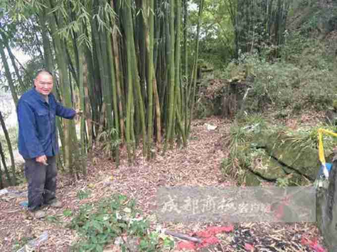 女孩被父親拴墳場 律師：其父涉嫌構成遺棄罪，應該受到相應處罰