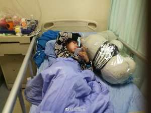 男童靠注射米湯續命 今日將手術取一截腸道造食道