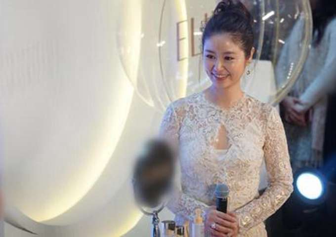 林心如復出上圍激增：緊身蕾絲裙大秀身材 網友：當媽后就是不一樣了