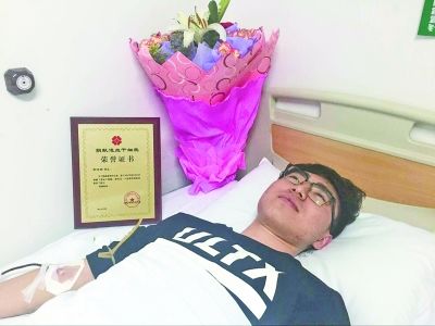 95后大學生突擊鍛煉捐髓救人 每晚跑10圈增強體質