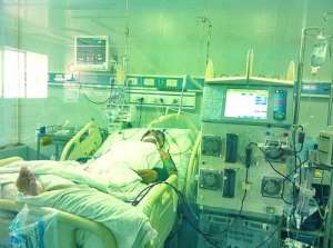 河南首例感染H7N9患者家鄉探訪-村內路邊撒石灰