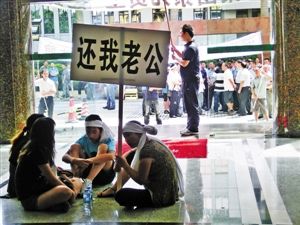 公交司機3天上班33小時猝死 妻子稱其是累死的