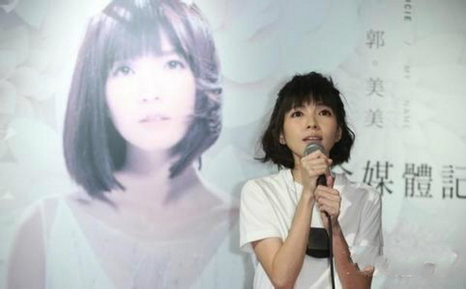 歌手郭美美復(fù)出 被人誤解談起過往辛酸不禁淚灑當場