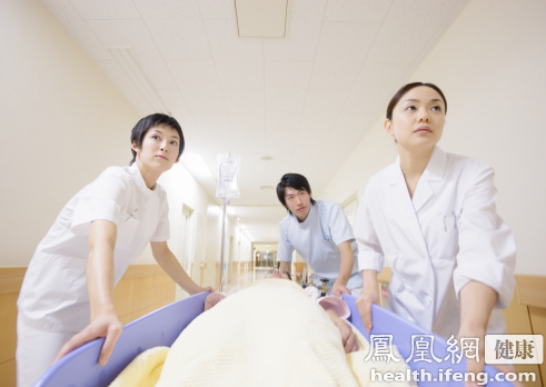 急診患者等醫(yī)生18分鐘錯(cuò)過治療時(shí)間 倒地身亡