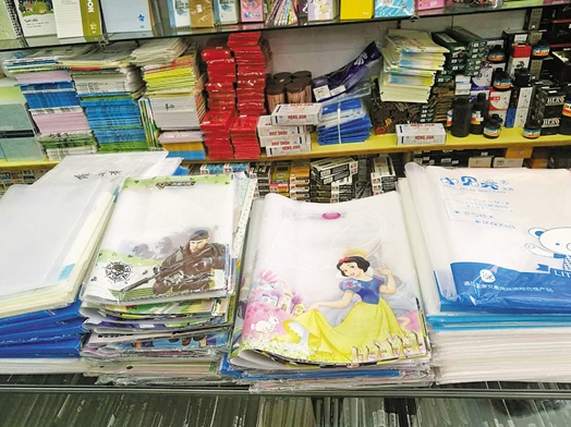 塑料書皮增塑劑或超標 用牛皮紙包書會更安全